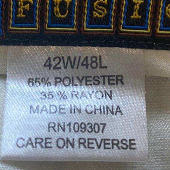 Men's 2pc Suit - Picture 3 of 3